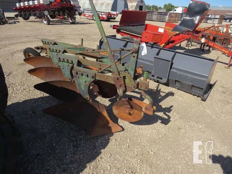 john-deere-4x-plow-132-image-2