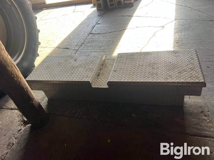 truck-bed-toolbox-image-4