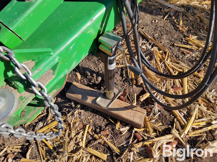 2011-john-deere-2210l-image-10