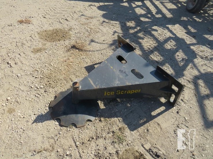 skidloader-ice-scraper-image-1