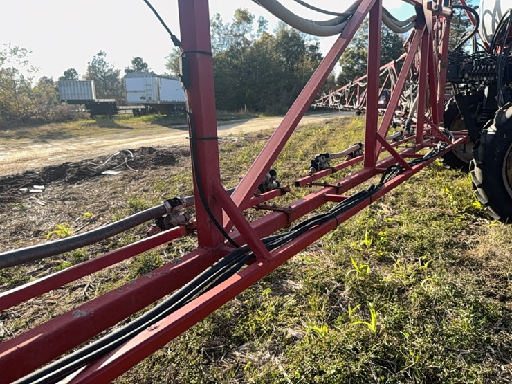 case-ih-3185-patriot-sprayer-image-10