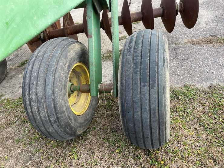 john-deere-235-image-8