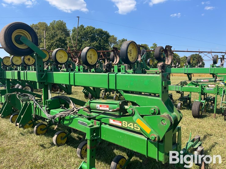 john-deere-845-image-9
