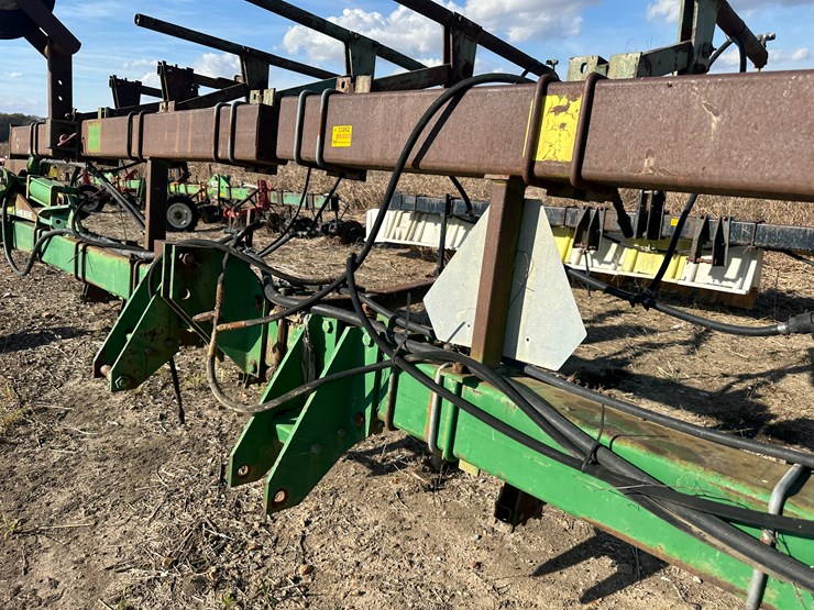 john-deere-845-image-28