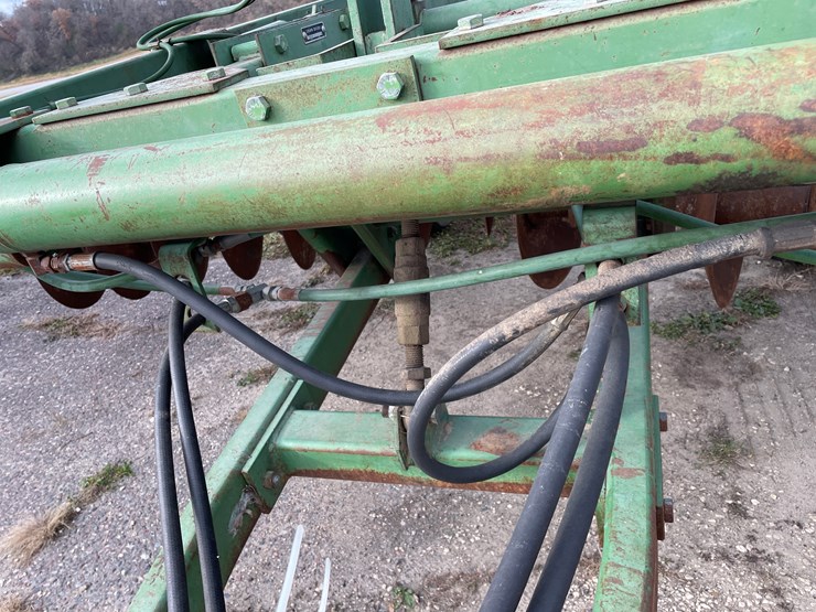 john-deere-235-image-16