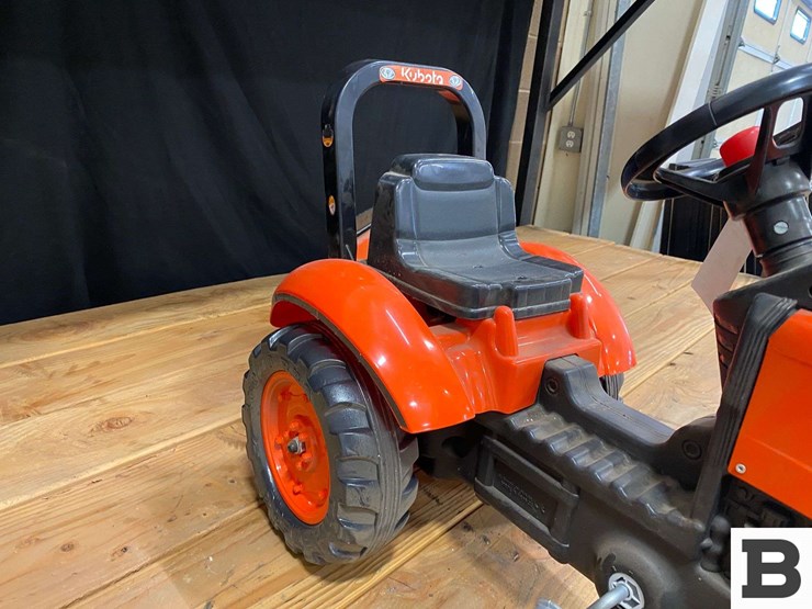 kubota-m7171-premium-kvt-toy-pedal-tractor-and-trailer-image-8