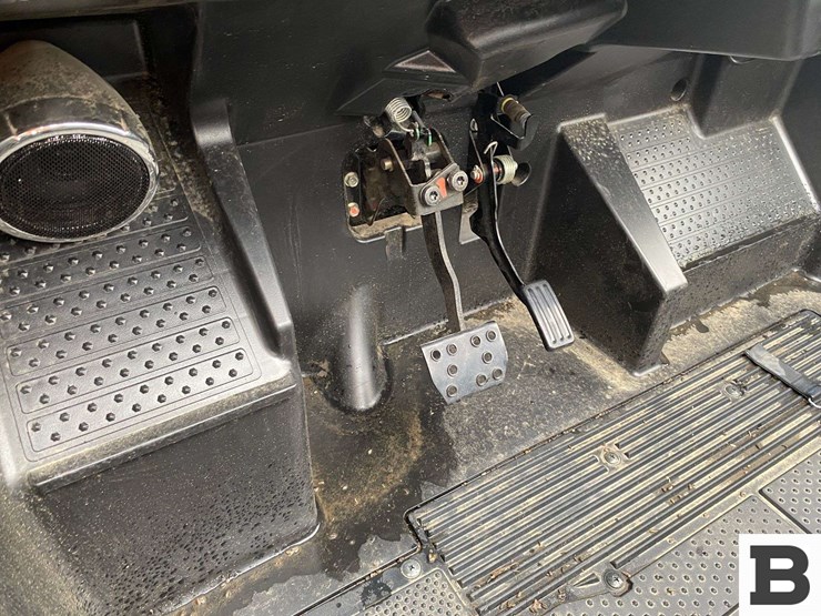 2020-honda-pioneer-700-image-28