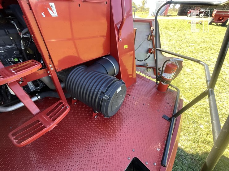 2012-case-ih-7130-image-42