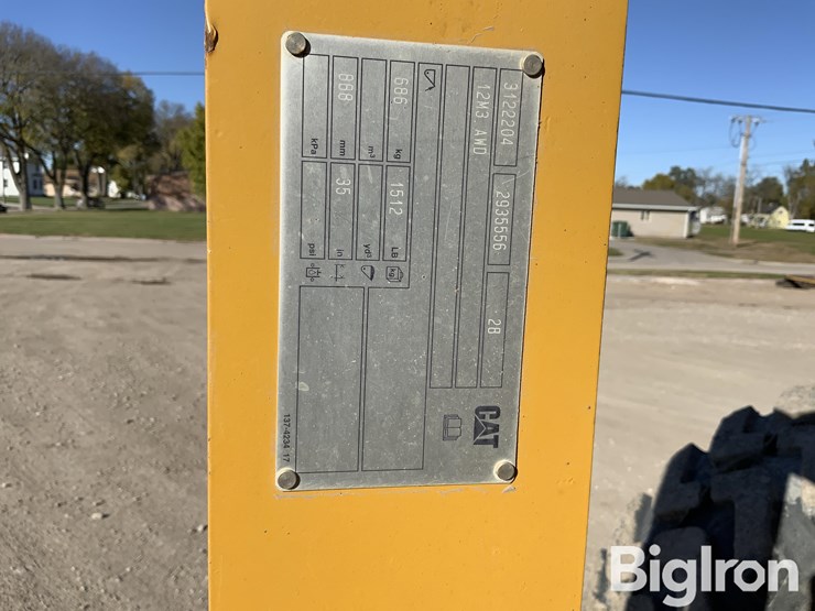 2018-caterpillar-12m3-awd-image-19