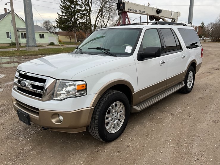 2014-ford-expedition-xlt-image-1