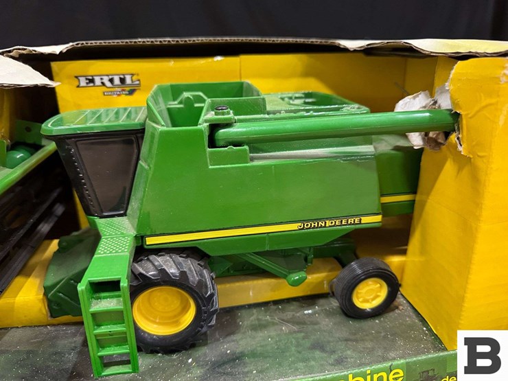 ertl-die-cast-replica-john-deere-maximizer-combine-..-scale-image-3