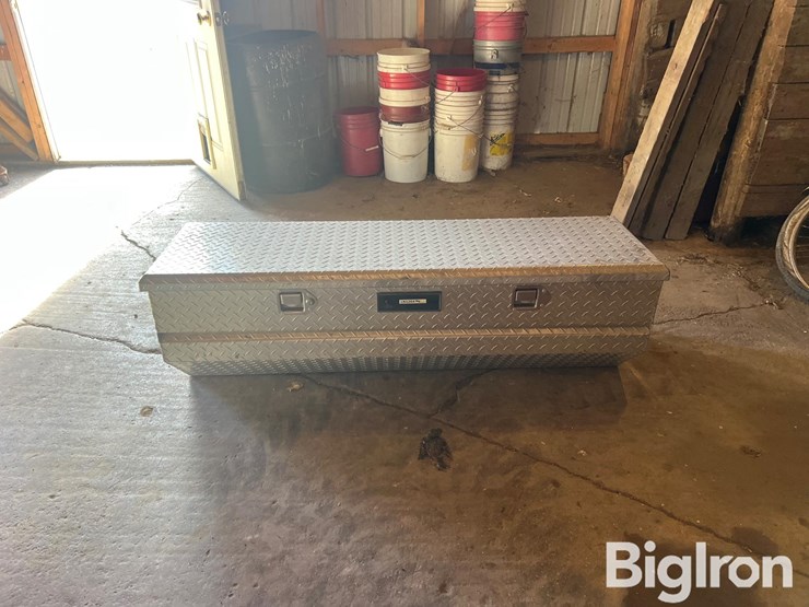 truck-bed-tool-box-image-2