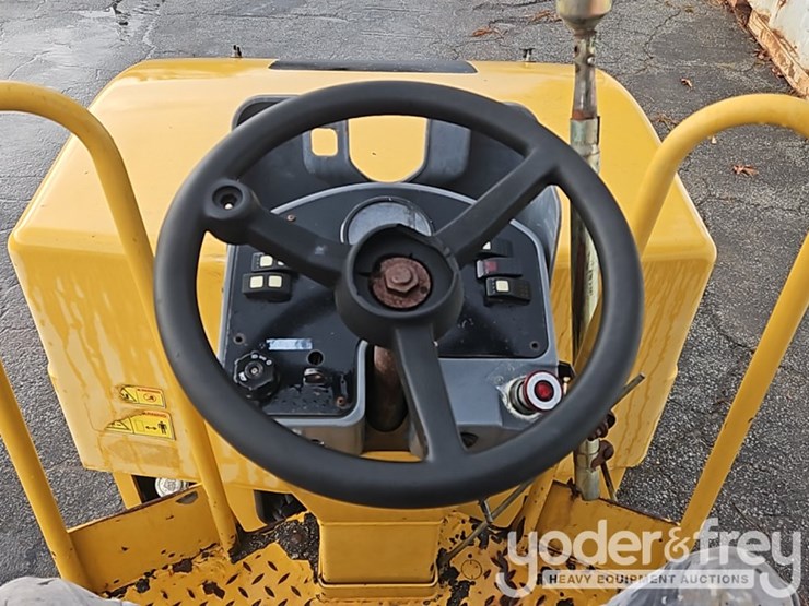 2011-caterpillar-cb34b-image-25