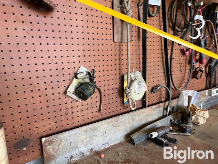 steel-workbench-&-supplies-image-9