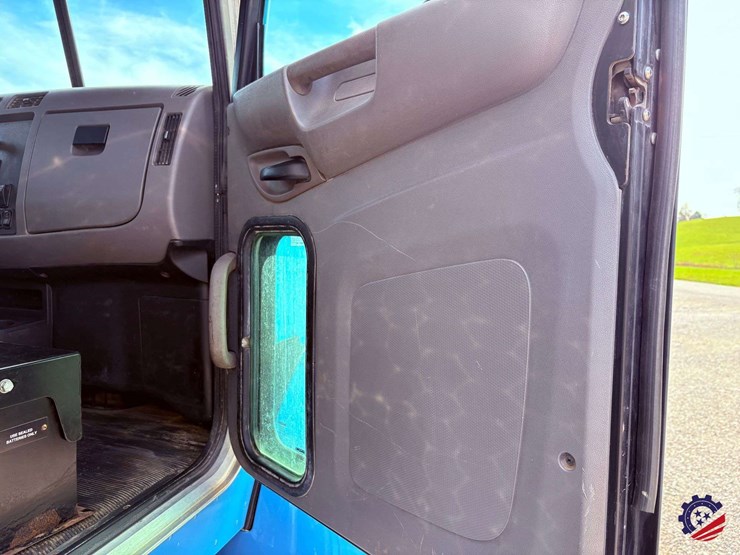 2012-peterbilt-337-image-65