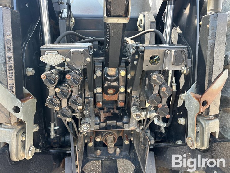 2011-new-holland-t9.390-image-11