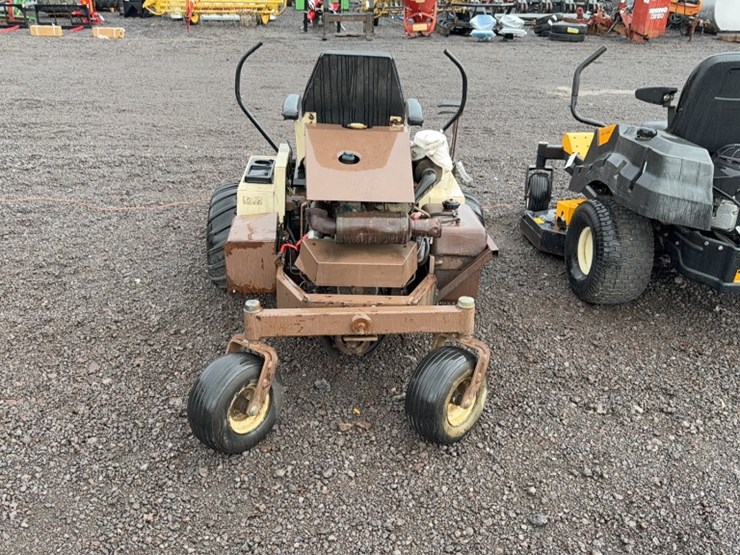 #3098-•-grasshopper-zero-turn-lawn-mower-image-8