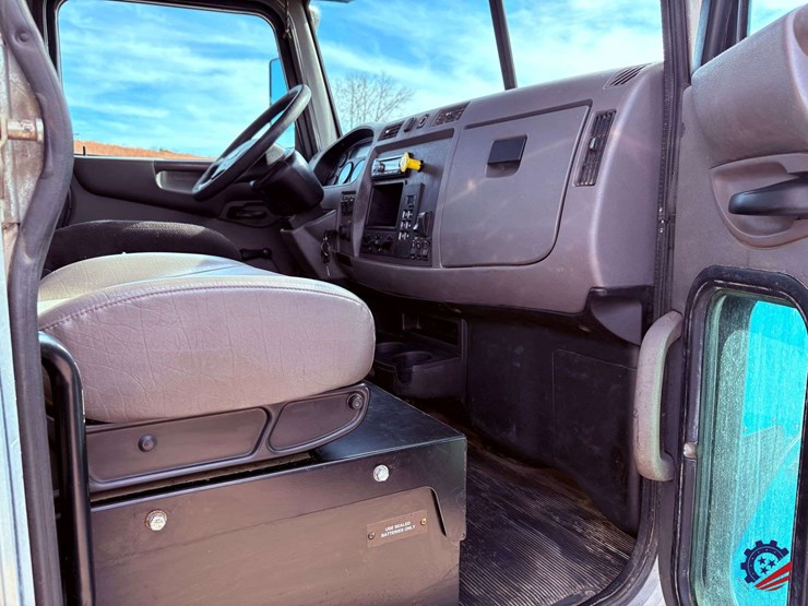 2012-peterbilt-337-image-64