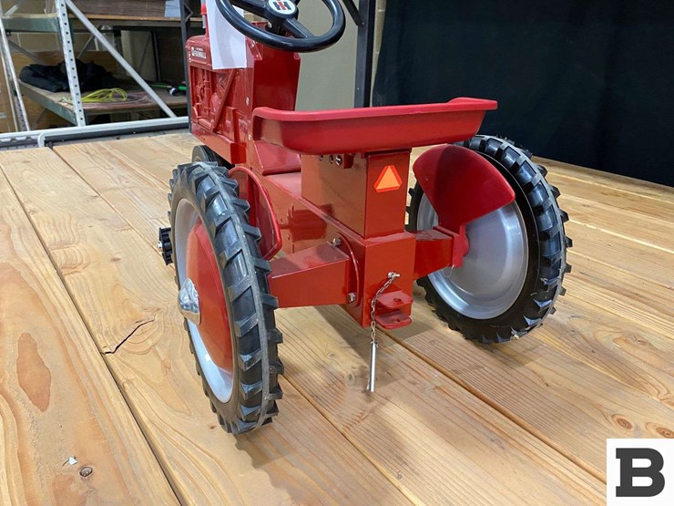mccormick-farmall-model-"c"-toy-pedal-tractor-image-3