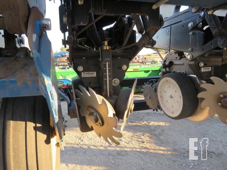 2011-kinze-3600-image-14