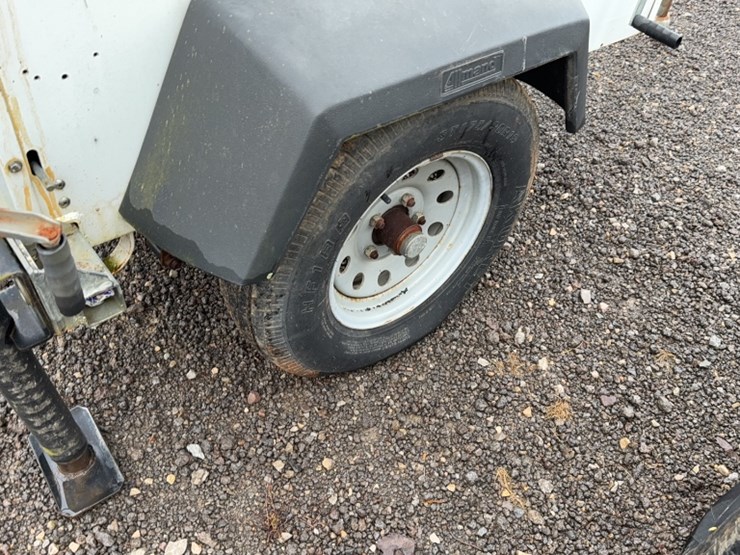 #2061-•-allmand-towable-light-tower-image-3