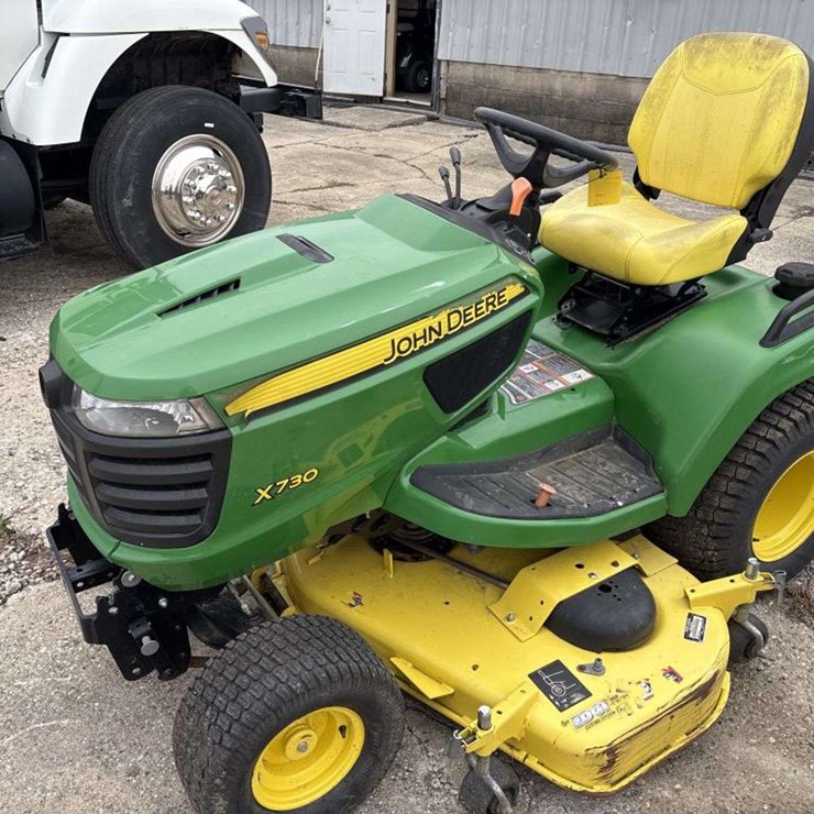 JOHN DEERE X730