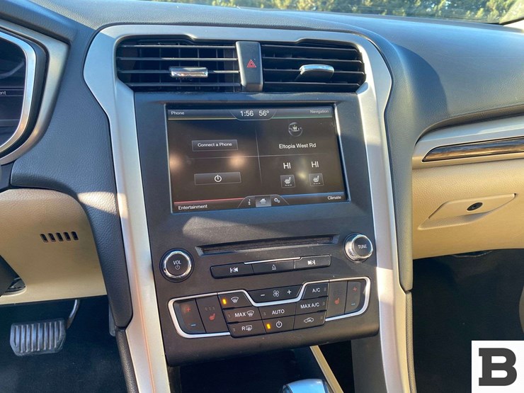 2016-ford-fusion-sedan-image-28