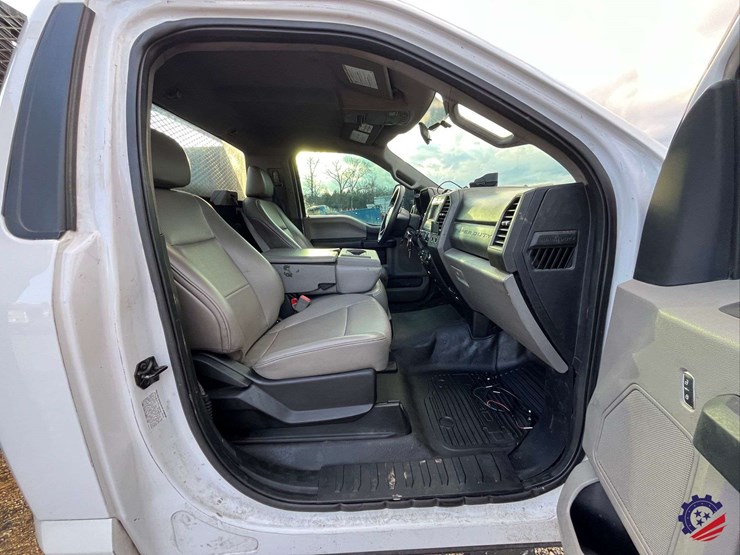 2019-ford-f350-xl-image-45