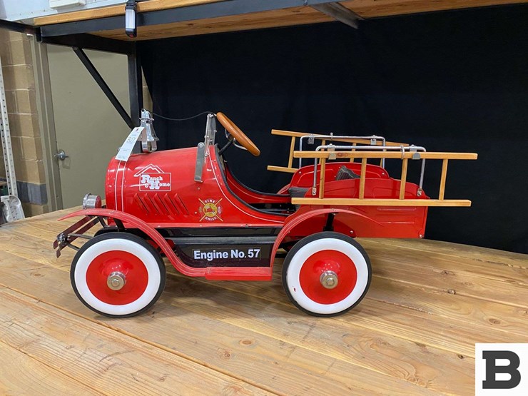 ranch-and-home-fire-chief-toy-pedal-fire-engine-image-2