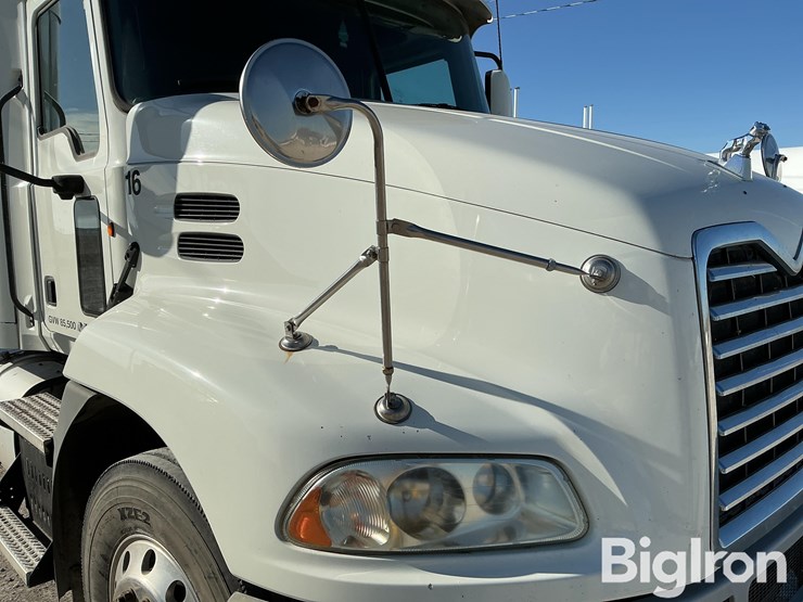 2014-mack-cxu613-t/a-truck-tractor-image-19