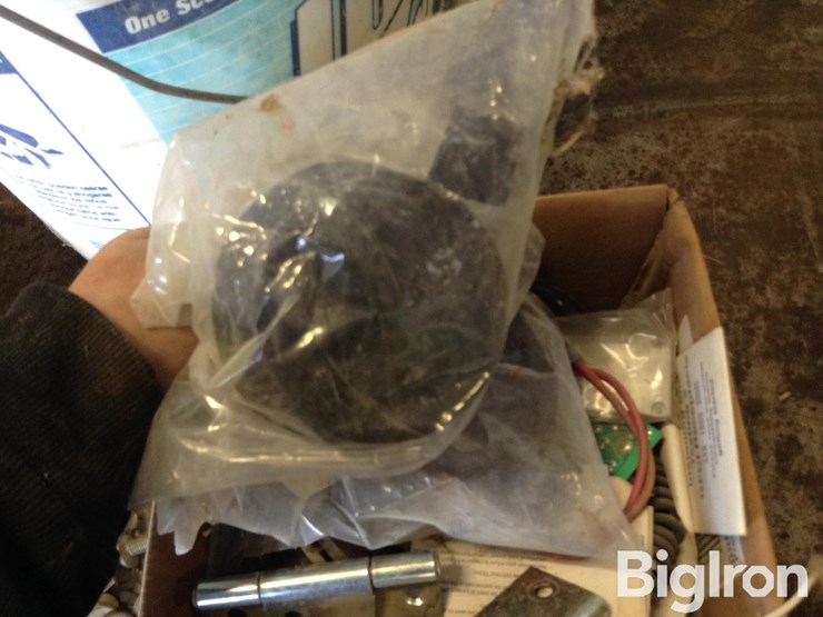 bucket-&-toolbox-w/-shop-parts-image-16