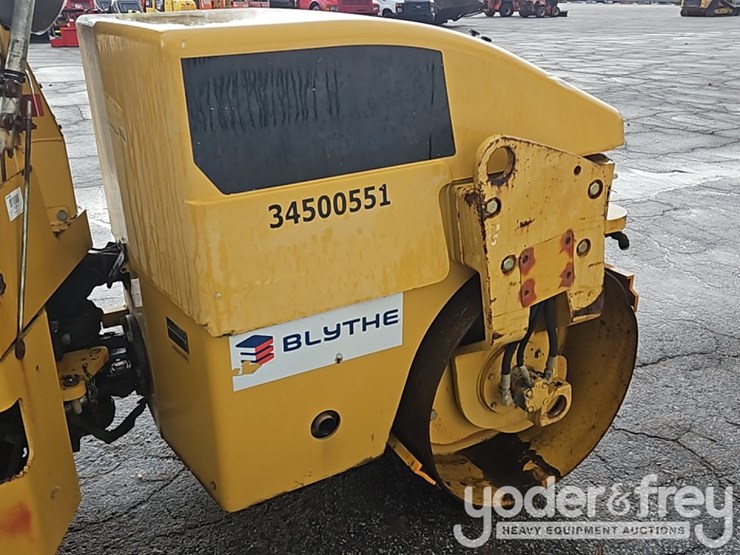 2011-caterpillar-cb34b-image-23