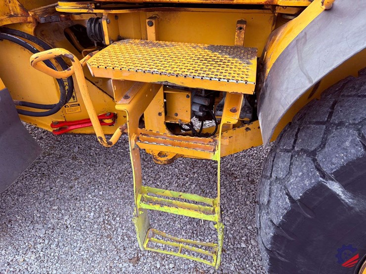 2004-volvo-l60e-image-60