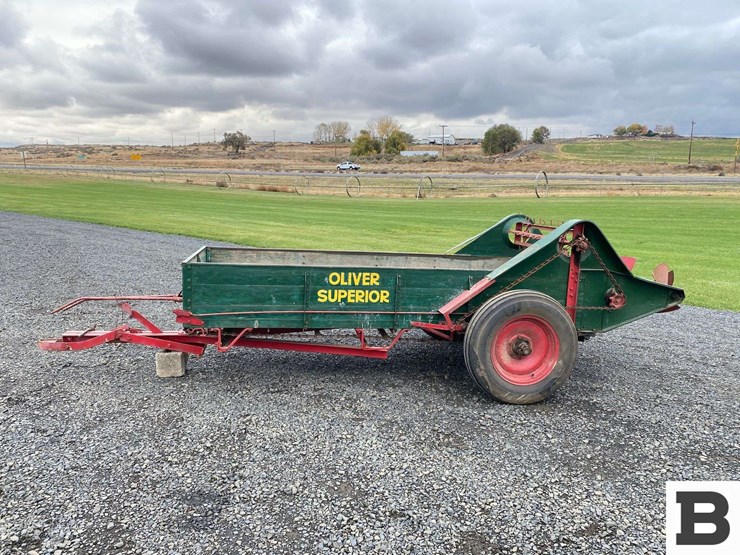 oliver-superior-vintage-manure-spreader-image-2