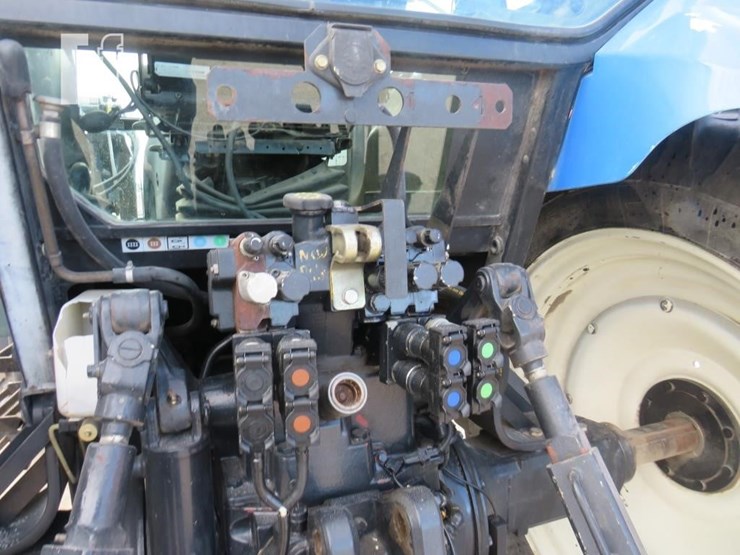 new-holland-tm150-image-6