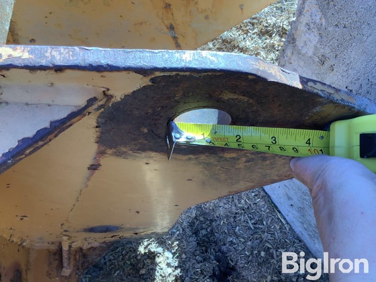 universal-skid-steer-to-mini-excavator-mount-adapter-image-12