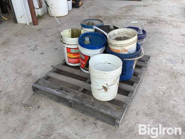 pallet-of-empty-5-gallon-buckets-image-4