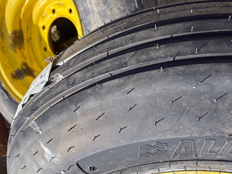 john-deere-rims-w/-tires-image-19
