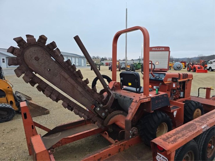 ditch-witch-3700-image-5