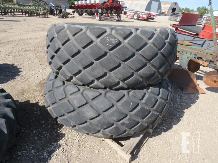 set-of-24.5-x-32-diamond-tread-tires-image-2