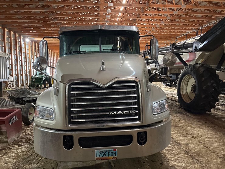 2014-mack-cxu613-semi-image-5