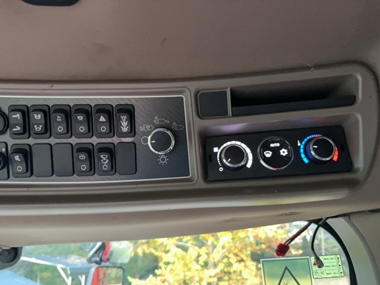 2018-case-ih-8240-image-144