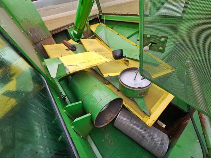 john-deere-8820-image-32