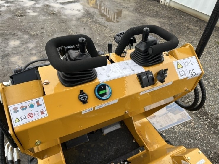 2025-infront-yf480-compact-track-loader-image-10