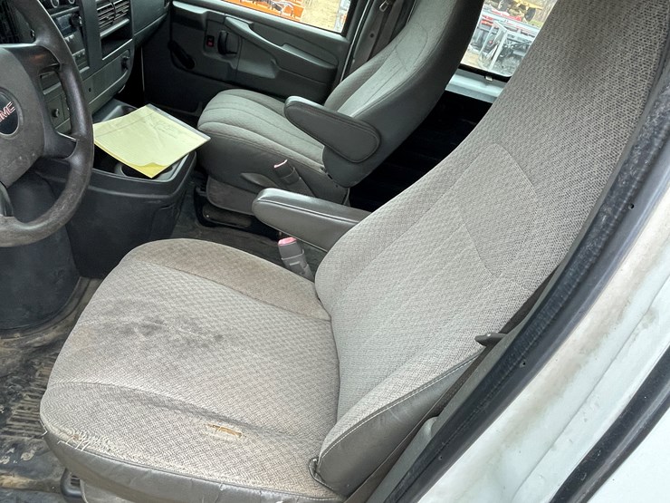 #1064-•-2012-gmc-savana-1-ton-van-(has-wi-title)-image-46