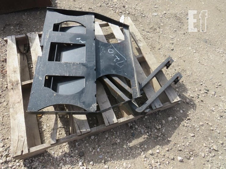 mini-skid-steer-pallet-fork-image-2