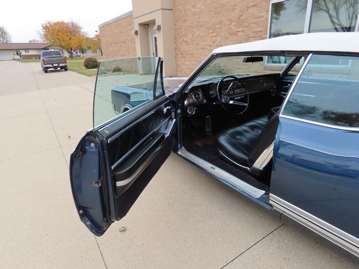 1965-oldsmobile-98-convertible-image-17