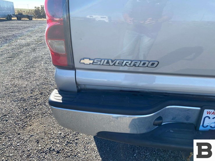 2004-chevrolet-silverado-1500-image-18