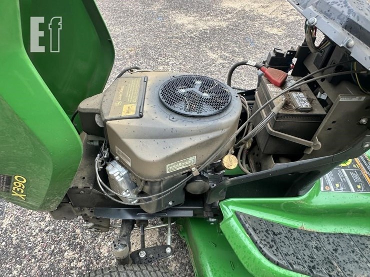 2025-john-deere-x390-image-11