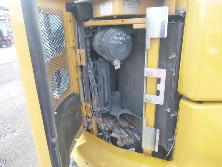 2016-deere-85g-image-33